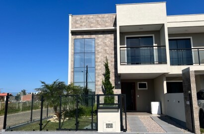 Lindo Sobrado localizado no bairro Turimar l Balneário Gaivota