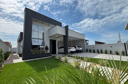 Casa Nova com Piscina à Venda em Balneário Gaivota — Conforto e Segurança