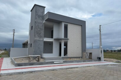 Sobrado Alto Padrão a Poucos Passos do Mar