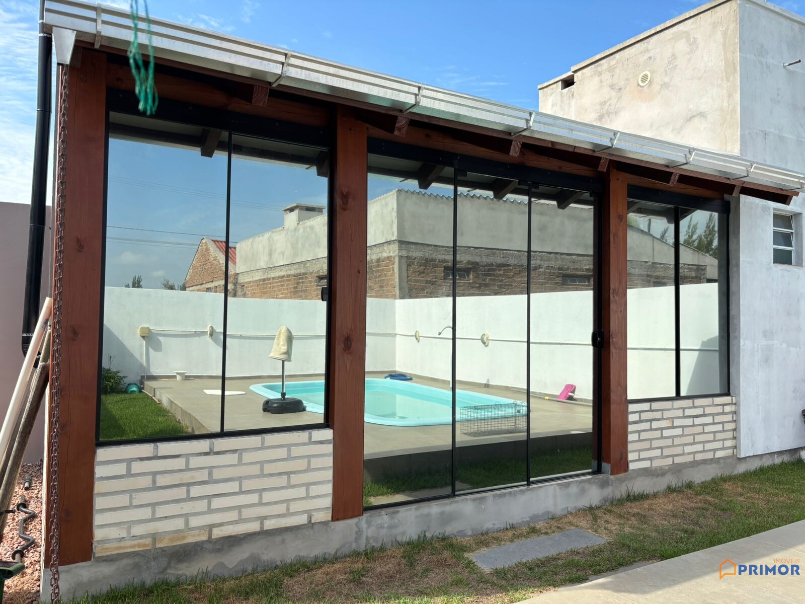 Casa à Venda em Balneário Gaivota — Lazer Completo no Village Dunas