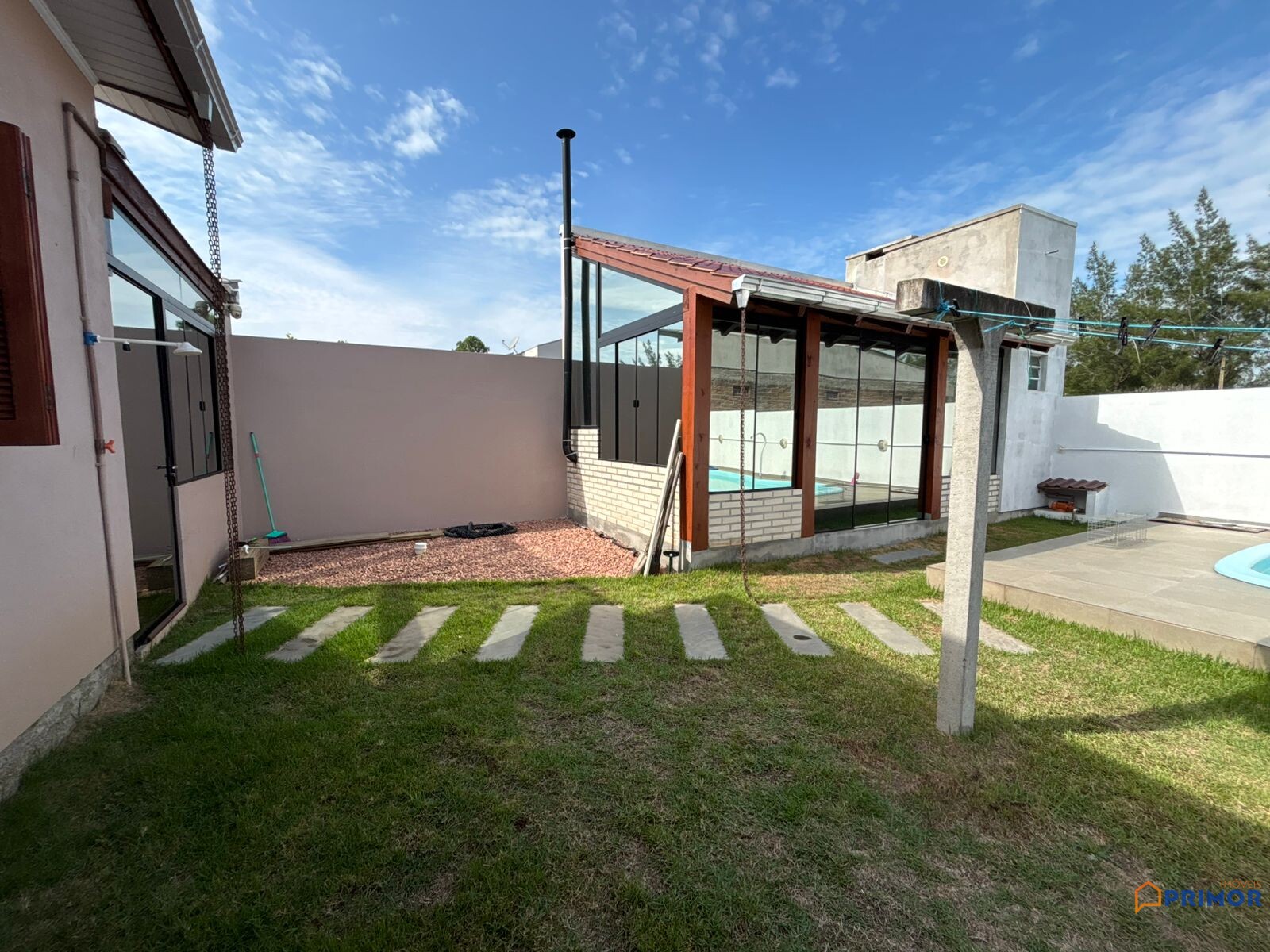 Casa à Venda em Balneário Gaivota — Lazer Completo no Village Dunas