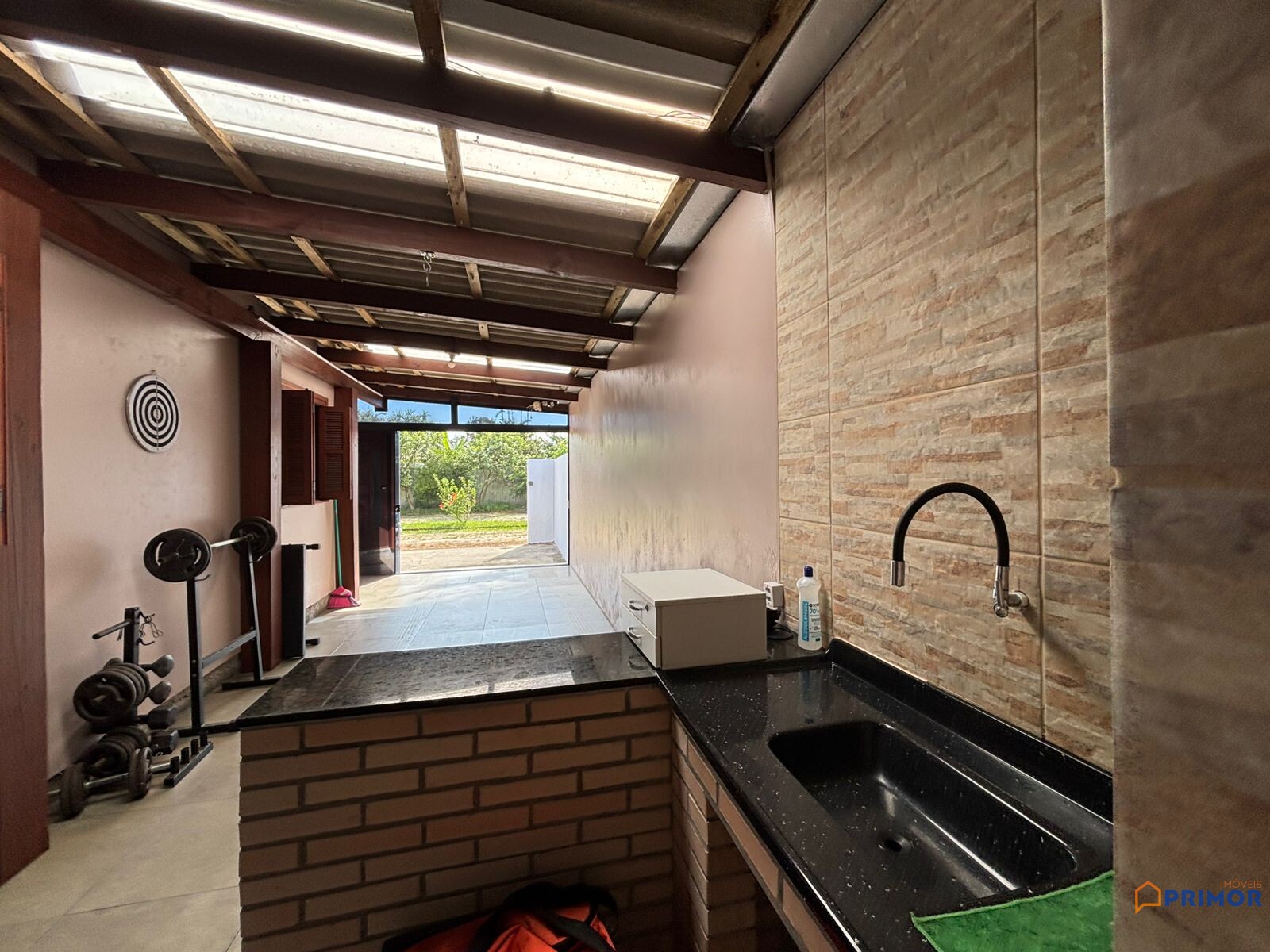 Casa à Venda em Balneário Gaivota — Lazer Completo no Village Dunas